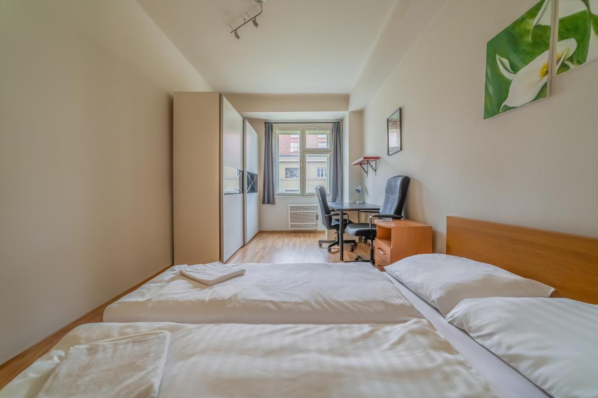 Apartment Spacious Central Budget-friendly By Rentez