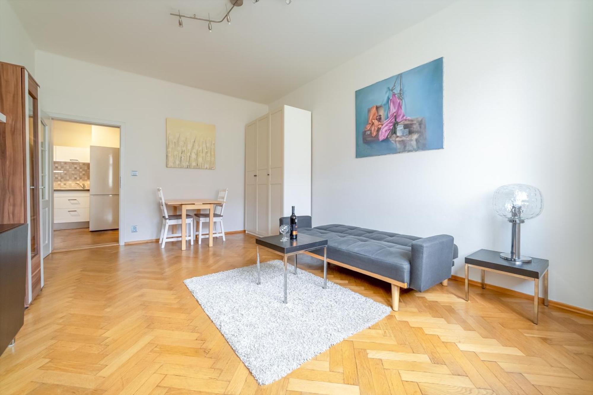 Spacious Central Budget-friendly By Rentez Prague