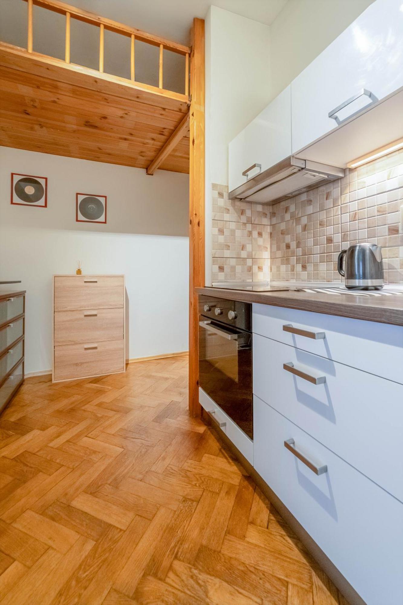 Spacious Central Budget-friendly By Rentez Apartment Prague
